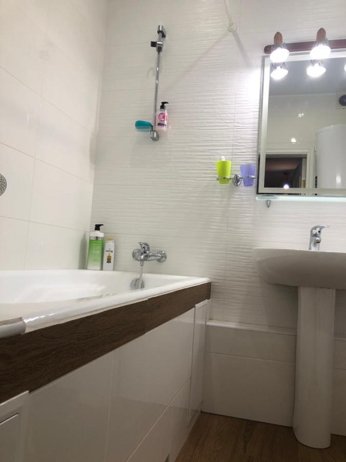 затишна 2х кімнатна біля метро академмістечко Apartment *