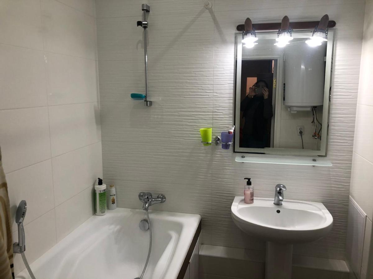 Apartment затишна 2х кімнатна біля метро академмістечко *