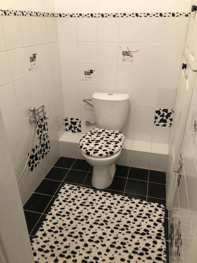 затишна 2х кімнатна біля метро академмістечко Apartment *