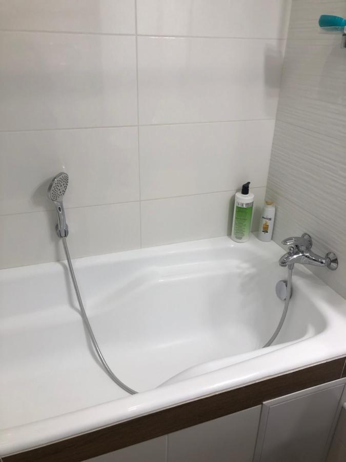 затишна 2х кімнатна біля метро академмістечко Apartment