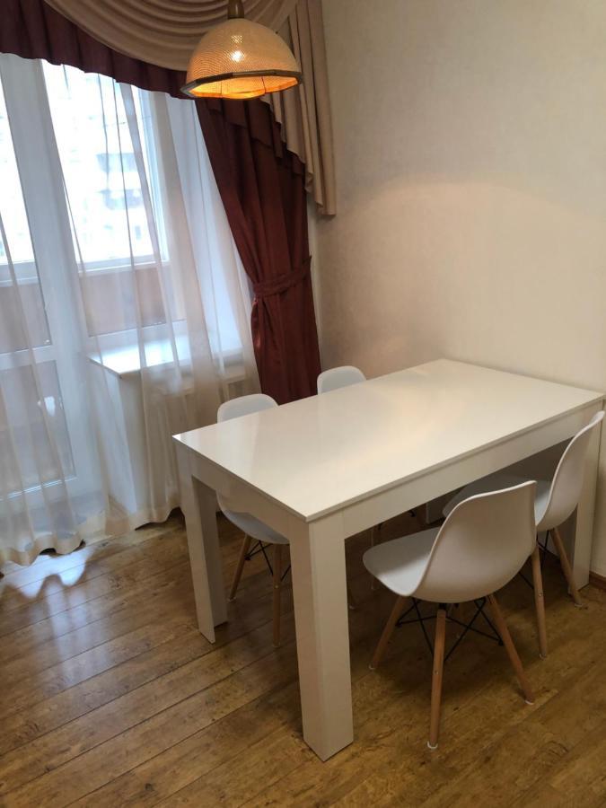 затишна 2х кімнатна біля метро академмістечко Apartment *